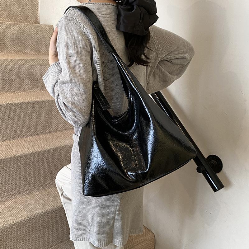 Simple and Large-capacity Underarm Bag Women's New Fashionable Versatile Shoulder Bag Retro Commuter Tote Bag