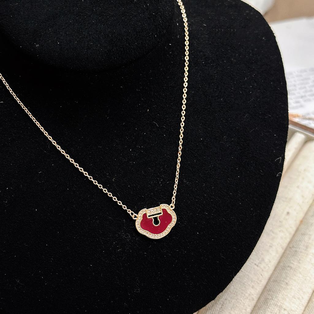 Seiko Micro-inlaid Ruyi Lock Shell Key Necklace Simple Collarbone Chain