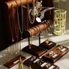 Creazione di gioielli e bijoux – Portagioie ed espositori per gioielli