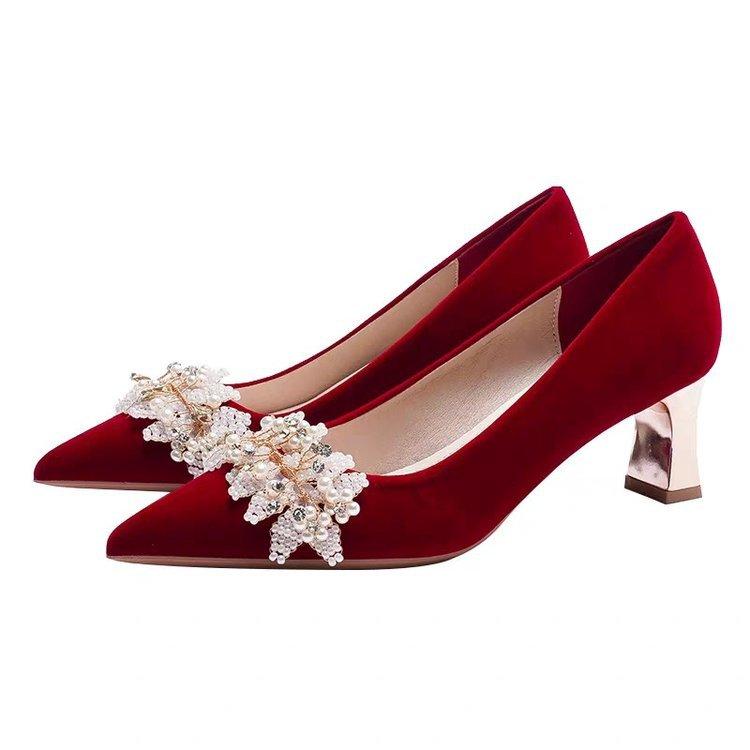 

Красные свадебные туфли показывают одежду туфли невесты женские толстые каблуки 2024 новые китайские туфли для беременных не устают ноги высокие каблуки женские 34 бордовый