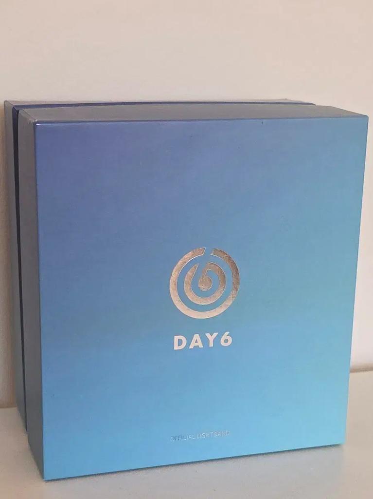 DAY6 Made Watch 1 Unused, fully functional, with charger