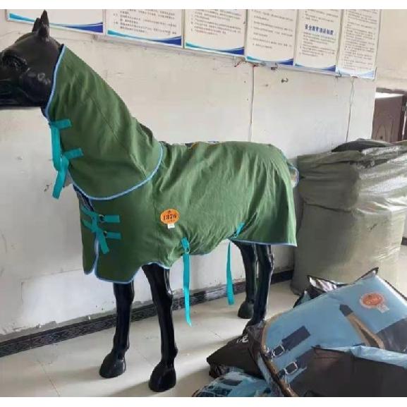 Cheap Horse Supplies Horse Harness Spot Winter Horsecloth with Neck and