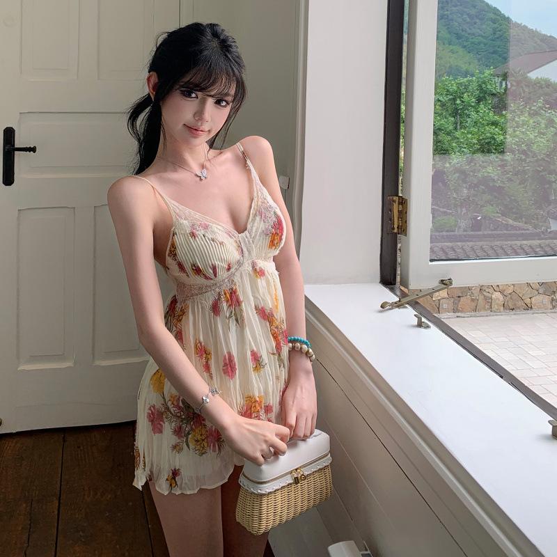 Pure Desire Sexy Lace Splicing V-neck Floral Suspender Skirt Women's Summer Waist and Thin Holiday Short Skirt