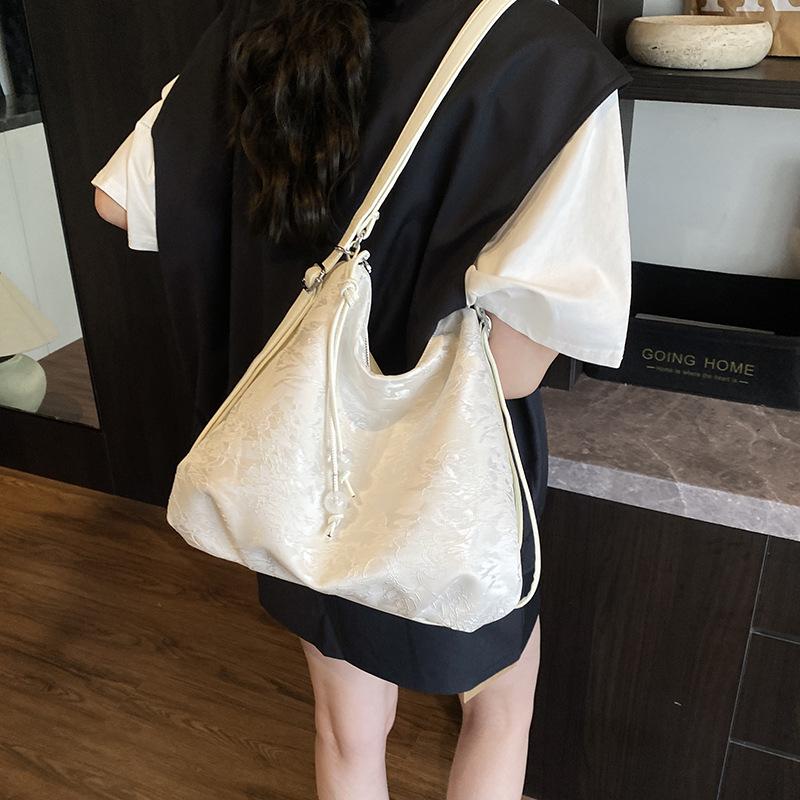 Embroidery casual large capacity simple shoulder armpit bag women's new personalized trend fashion backpack