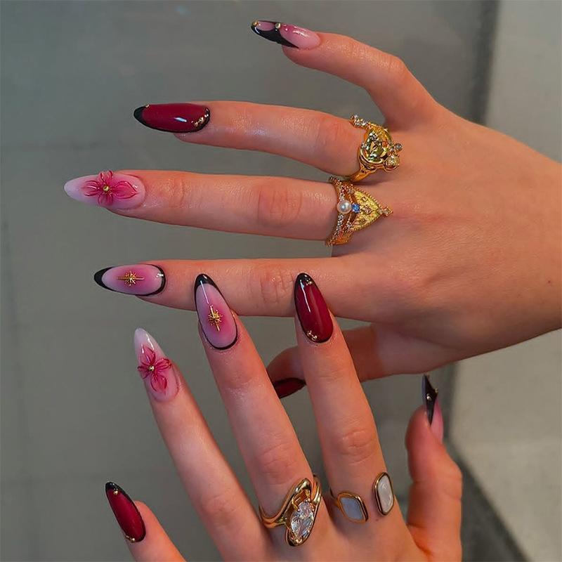 

Набор из 24 штук ретро красных румян градиентных французских накладных ногтей, милые крутые цветочные миндалевидные накладные ногти для женщин, носимые роскошные кончики для ногтей, арт