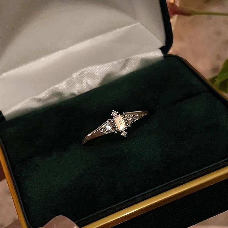 Fresh and simple carving fresh oval sparkling diamond opal rings for women high-end and retro ring party fine gift