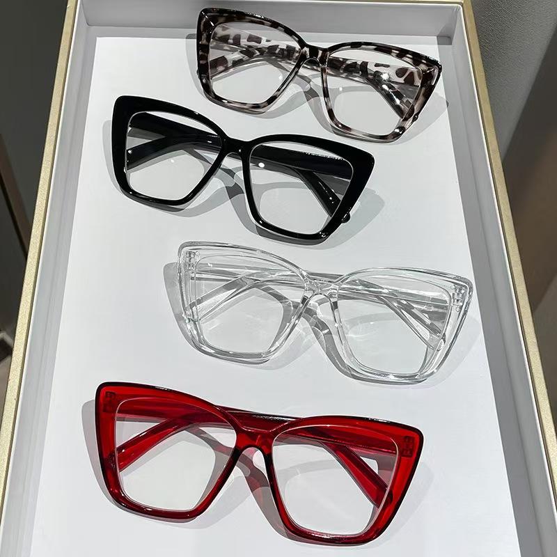Lightweight Comfortable Durable High Quality Retro Designer Style Stylish Square Shaped Female Women Sun Glasses