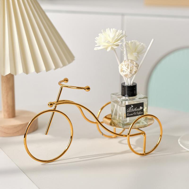 1Pc Nordic light luxury iron gold and black aromatherapy stand candlestick decoration, Halloween Christmas gift