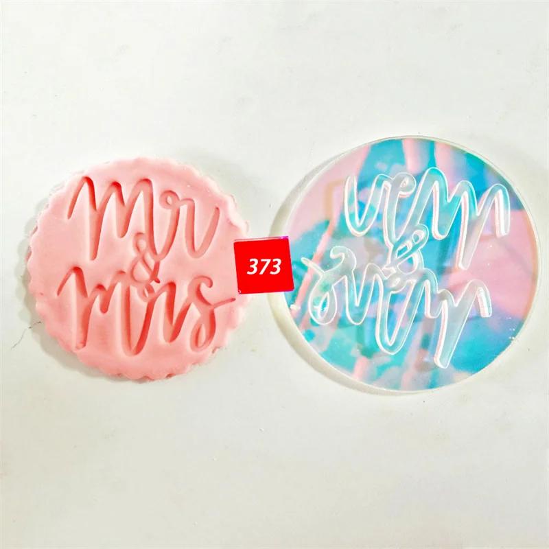 

Food Grade Plastic Cookie Mold Happy Birthday Christmas Eid Baby Embossed Cutter Stamp Mold Love Cupcake Fondant Decoration Mold