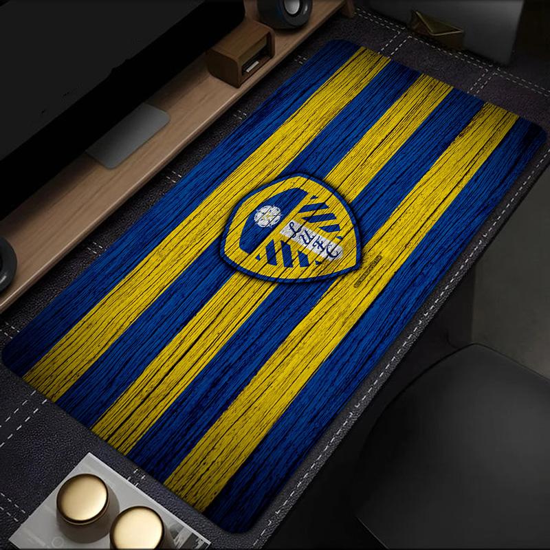 Tappetino per mouse con design dello stemma del Leeds United, base in gomma, tappetino da scrivania per esports, tappetino per mouse per giocatori e uso in ufficio, scrivania da gioco, tappetino facile da pulire