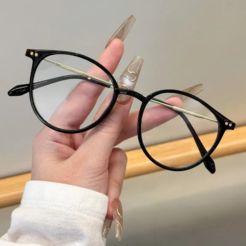 4PCS Women's men's Geometric Retro Fashionable Flat Glasses Suitable for Any Face Shape Fashionable and Versatile