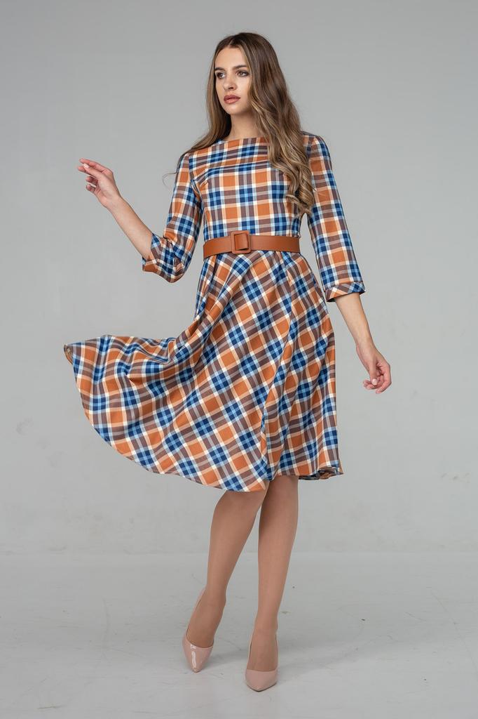 Rozkloszowana sukienka w kratę za kolano