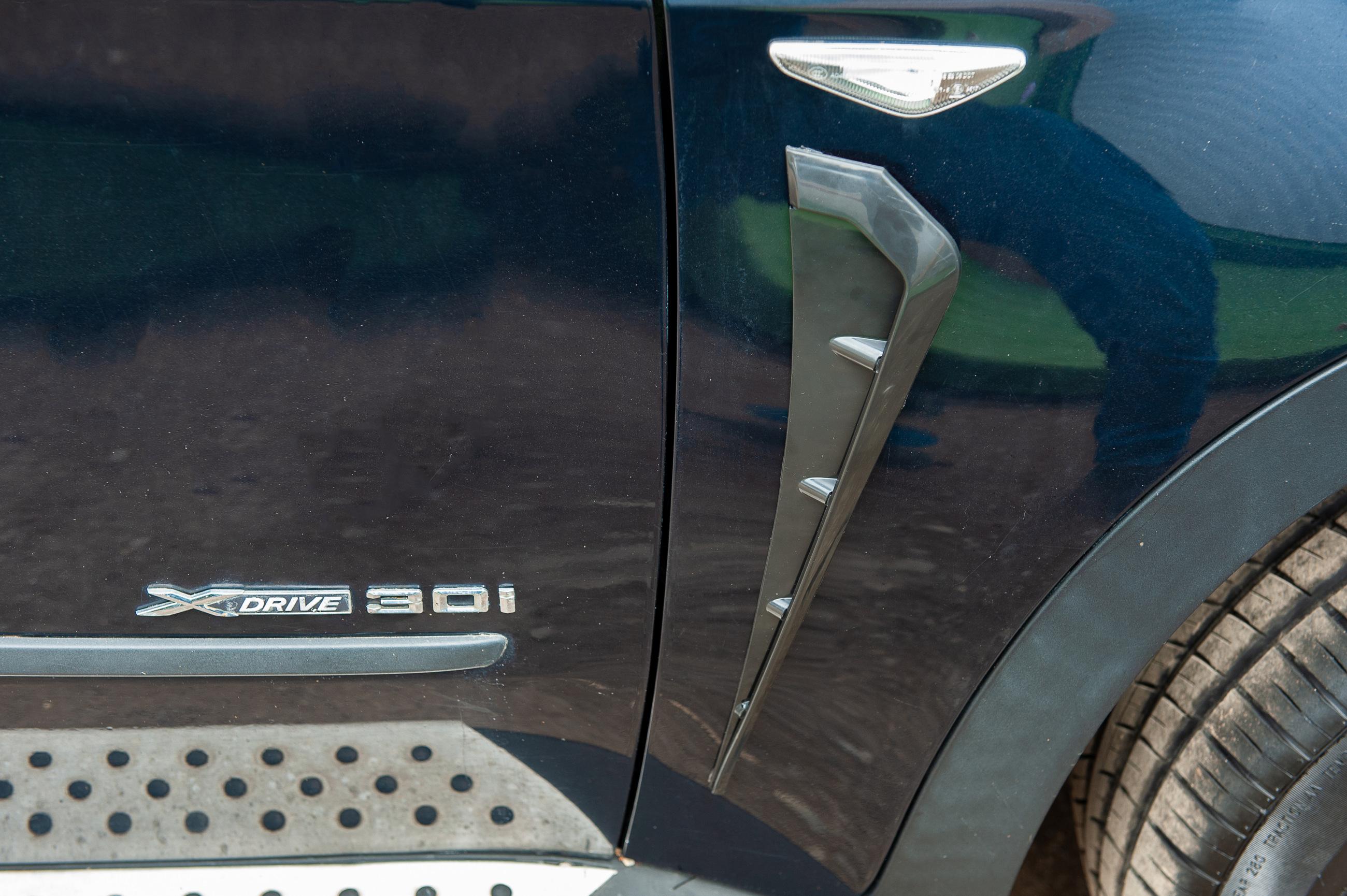 

Универсальные вентиляционные накладки на крылья тип-A (имитация, 2 шт)