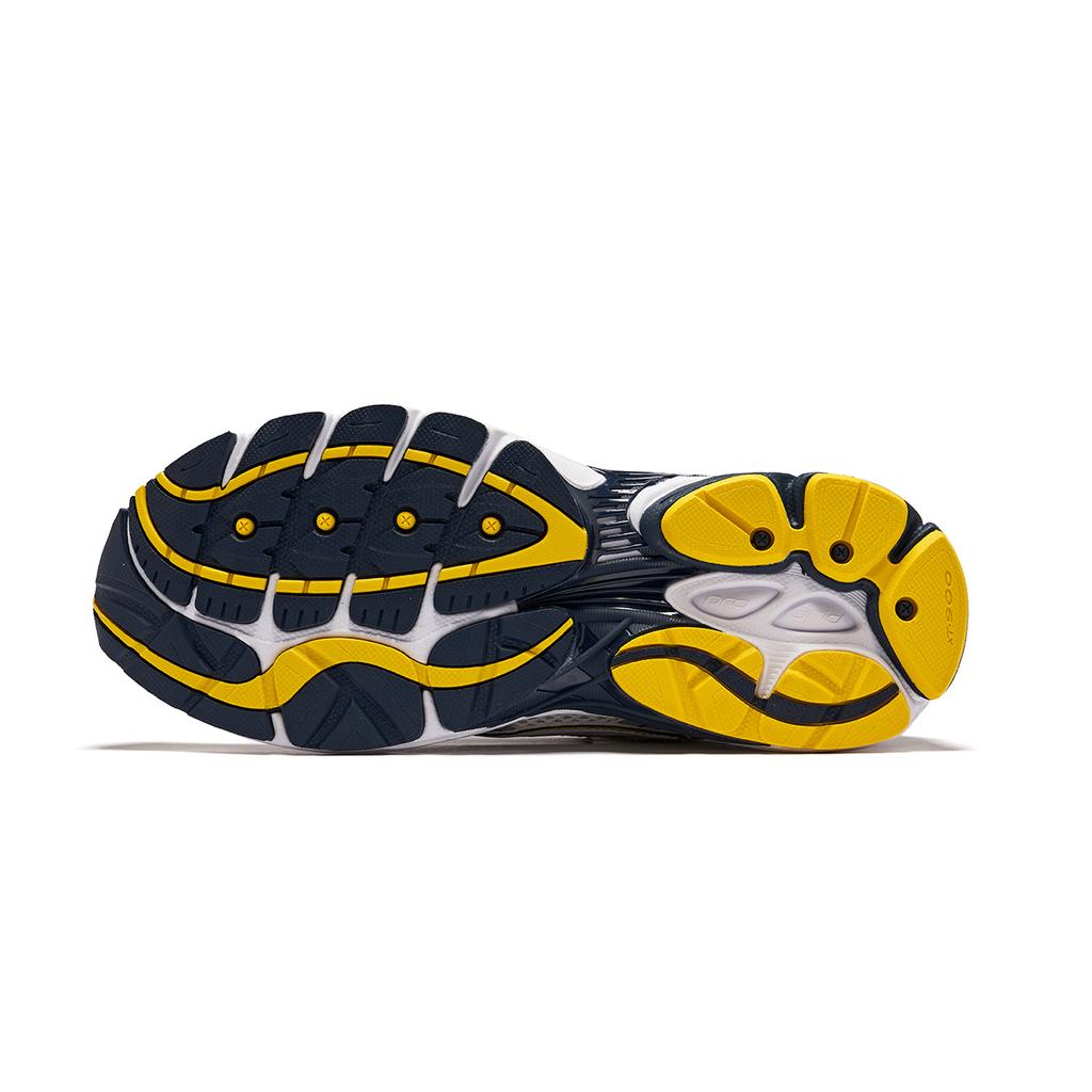 SAUCONY ProGrid Omni 9 Fabricated Future Pack White Yellow Saucony S70844-1