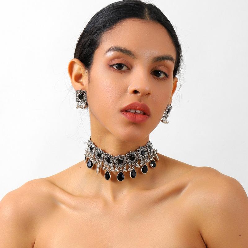 Quadratischer Tropfenförmiger Edelstein Halskette Ohrring Set High-End Retro Ethnischer Stil Diamantbesetzter Schmuck