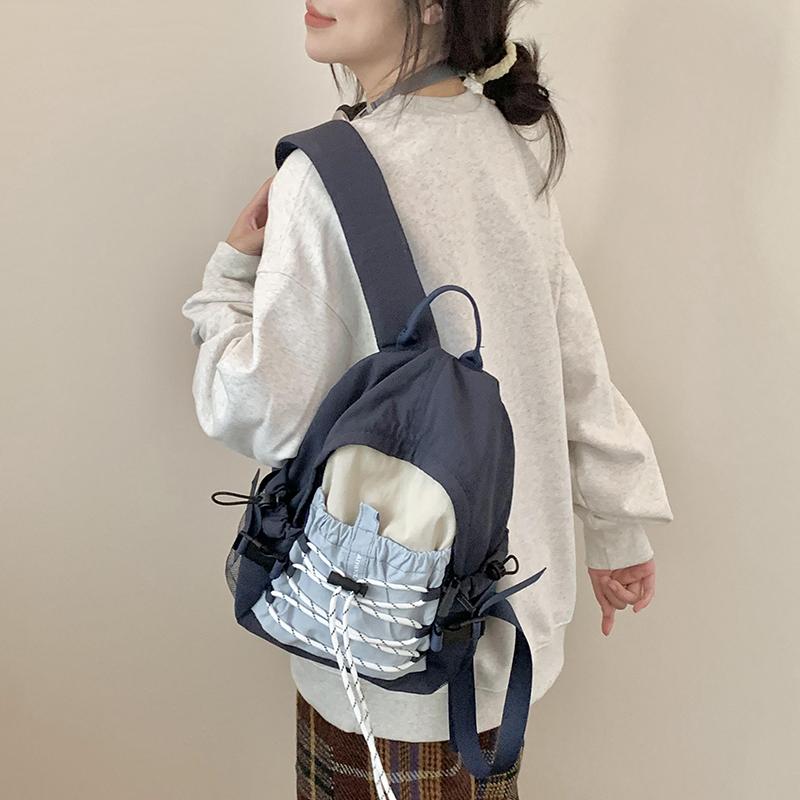 Студенческая школьная сумка женская контрастная цветная строчка легкий маленький рюкзак — фото 15