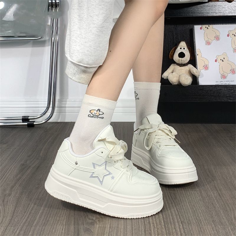 Shoes women's 2025 new versatile popular little white shoes spring and autumn with skirts stars light and comfortable student board shoes