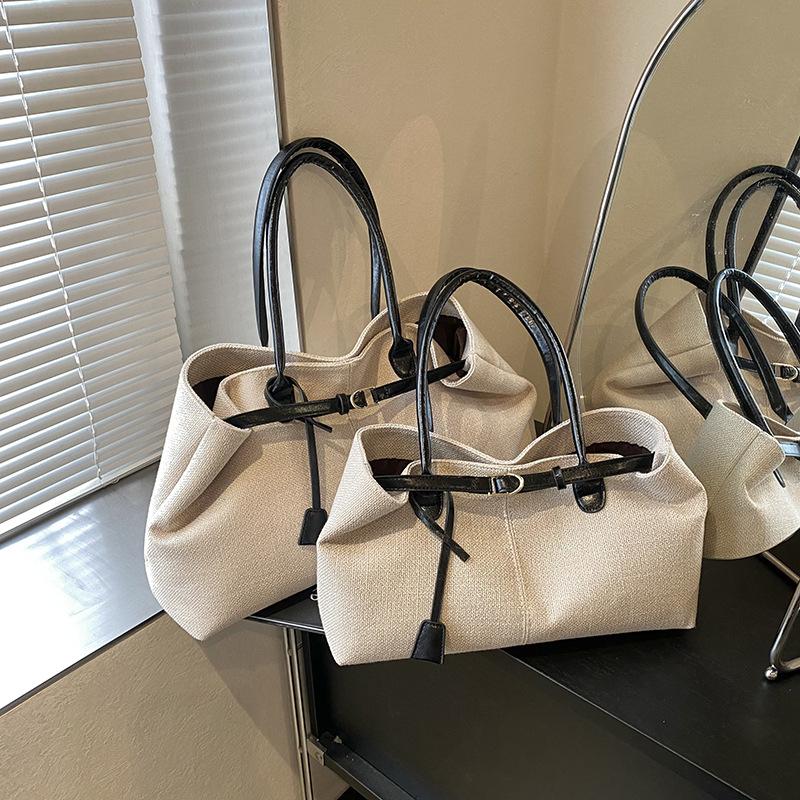 

Casual large-capacity canvas bag women s 2025 autumn new commuter shoulder underarm bag contrasting color portable tote bag Small чёрный