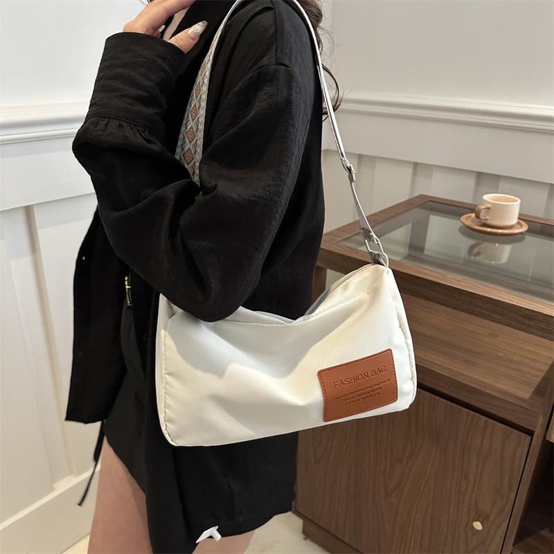 Large Capacity Street Style Tote Bag For Women Fashionable And Functional Shoulder Bag