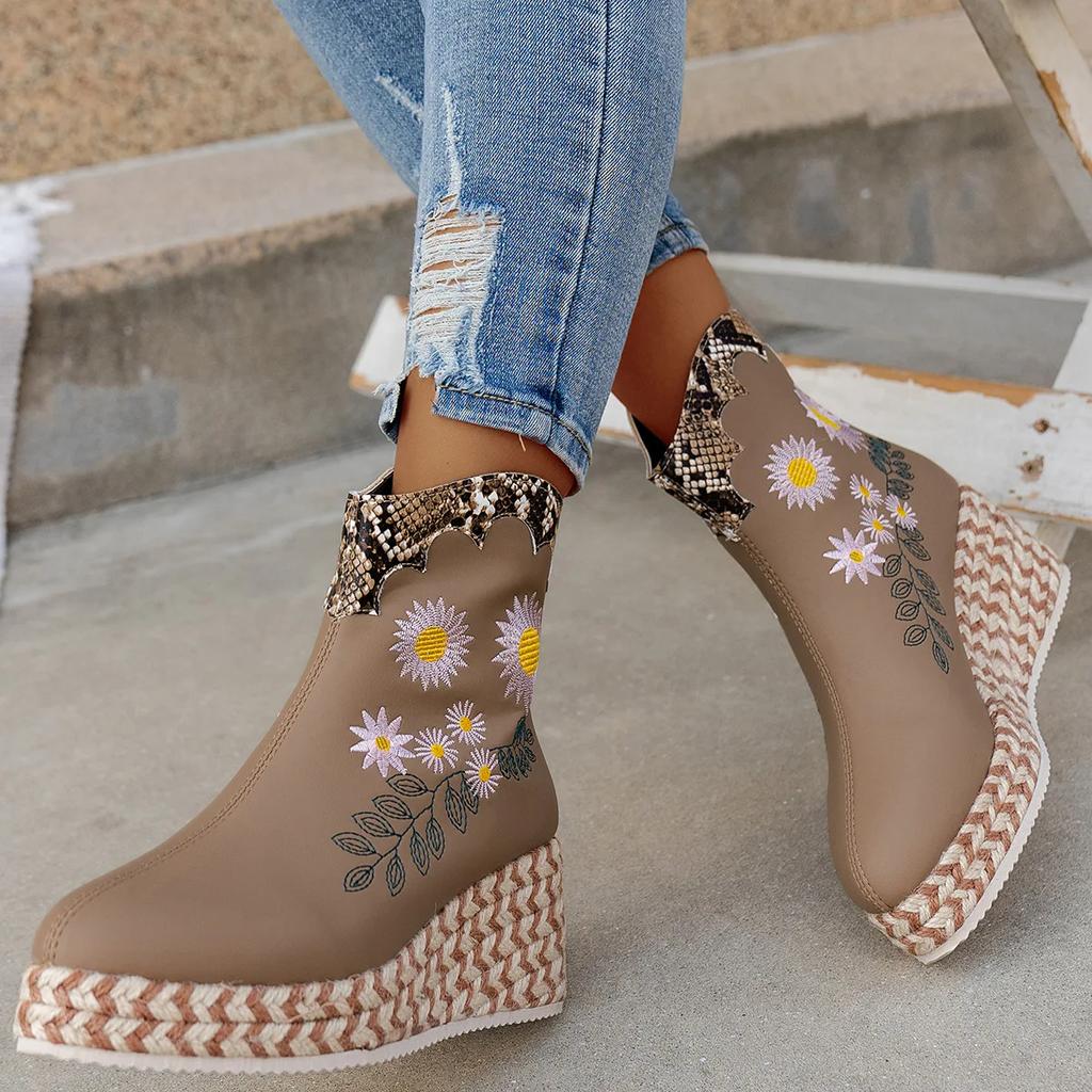 Marca de Moda Bordado de Moda Botas de Media Pantorrilla para Mujer Plataforma de Cuña Estilo Étnico Retro Tacones Altos Femeninos Botas de Caballero 2024