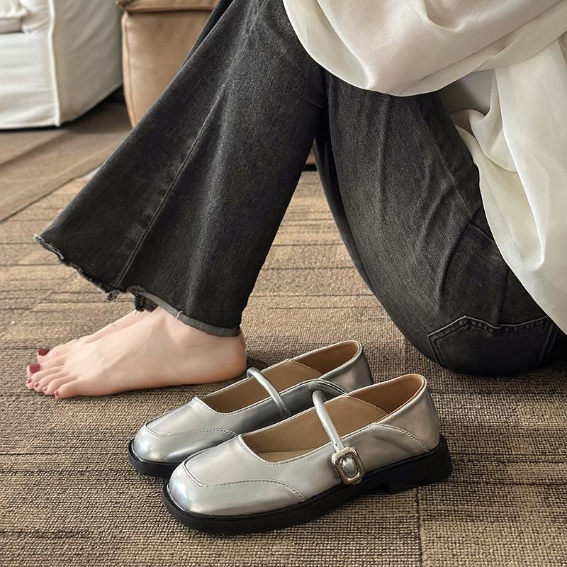 Fashion 2024 New Women Flats Round Toe Retro Mary Janes Loafers Female Belt Buckle Casual Autumn Fashion Ladies Shallow Single Shoes