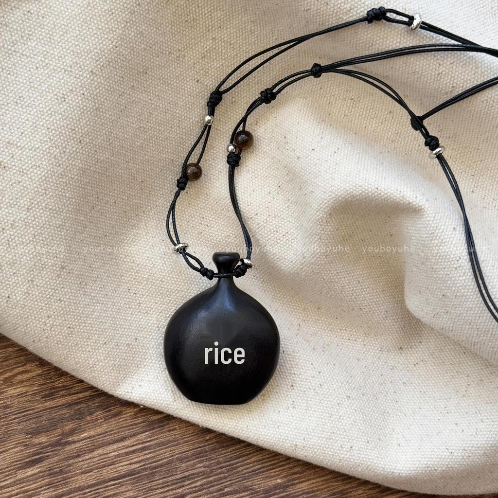 2025 Nowy Damski Naszyjnik z Sandalowego Krzyża i Flaszeczki z Koralikowym Sznurkiem