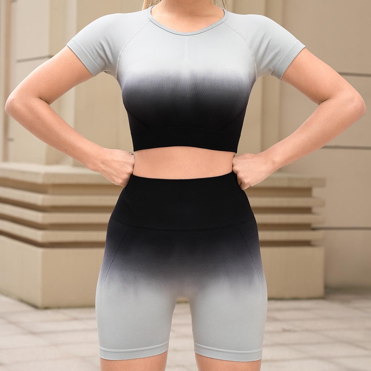 

Женский градиентный быстросохнущий костюм для йоги - Летний комплект для фитнеса: беговые шорты и облегающая футболка Small