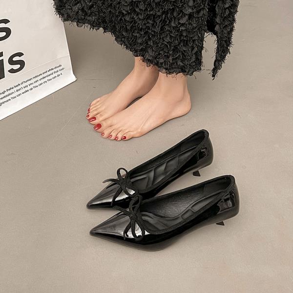

Fashion High Heels Pointed Toe Leather Women s Shoes 2025 Sandals Ladies Sexy Pump Shallow Mouth Spikes Fine Latest Dress African Spring 35