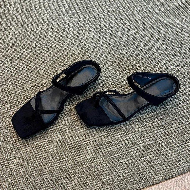 

Версия из мягкой кожи~ Простые повседневные туфли с закрытым носком и сандалии женские ретро универсальные с квадратным носком на танкетке, носить крутые шлепанцы 35 чёрный