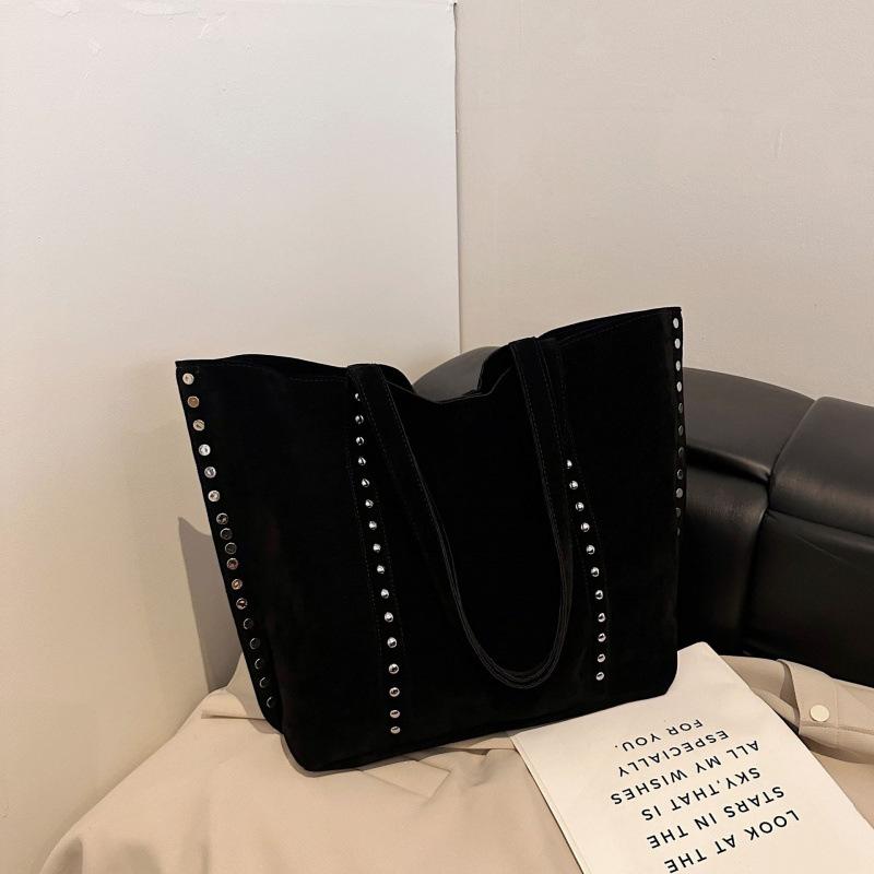 Damen Wildleder Umhängetasche mit Nieten Hobo Tasche Große Kapazität Geldbörse Handtasche Lässige Tasche Pendler Reise Tragetaschen Achseltasche Bolsa