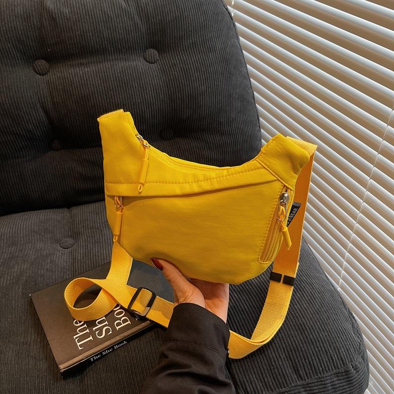 Casual dumpling bag women's new lightweight messenger bag outdoor sports shoulder bag versatile commuter mobile phone bag