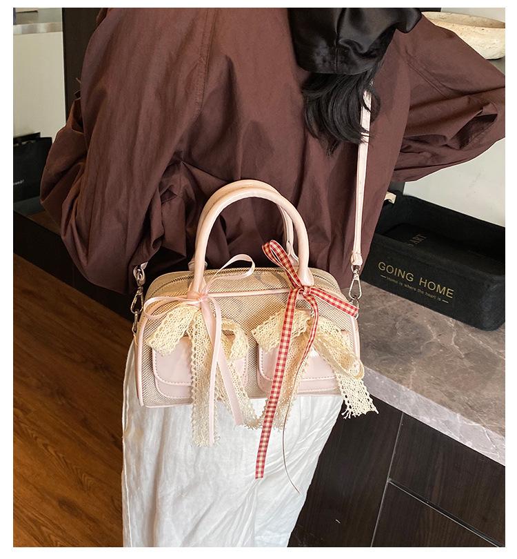 Niche design bag women's 2025 new summer versatile messenger bag foreign style casual portable commuter pillow bag