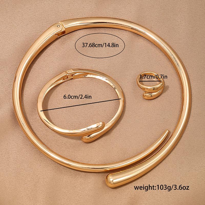 Ensemble de bijoux géométriques en métal chic: Bague, Collier Ras-du-cou et Bracelet pour Femme