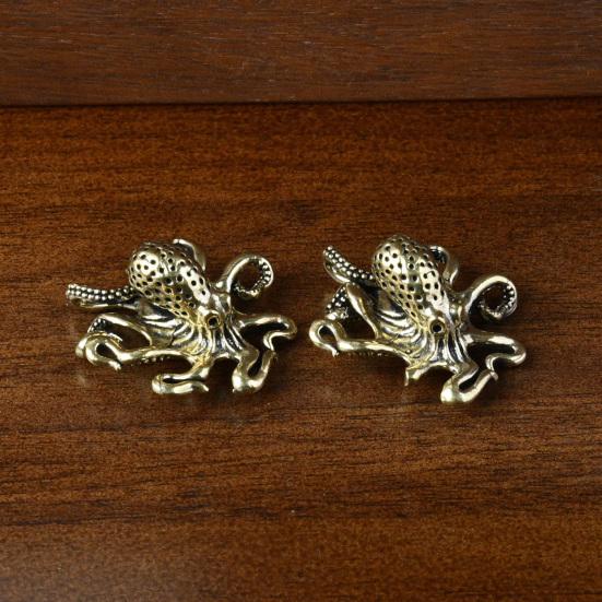 Brass Octopus Figurine Metal Carving Octopus Statue Sea Animal Sculpture Feng Shui Decoration Home Office Desktop Ornament
