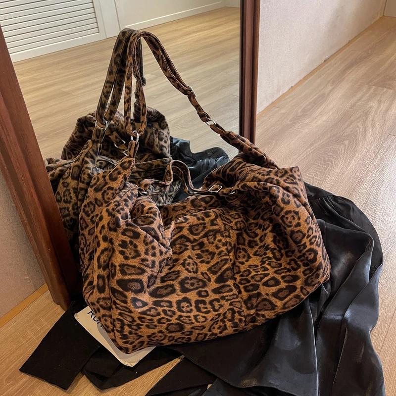 Large capacity leopard nylon hot sale crossbody bag zipper high aesthetic fashion shoulder soft simple bag