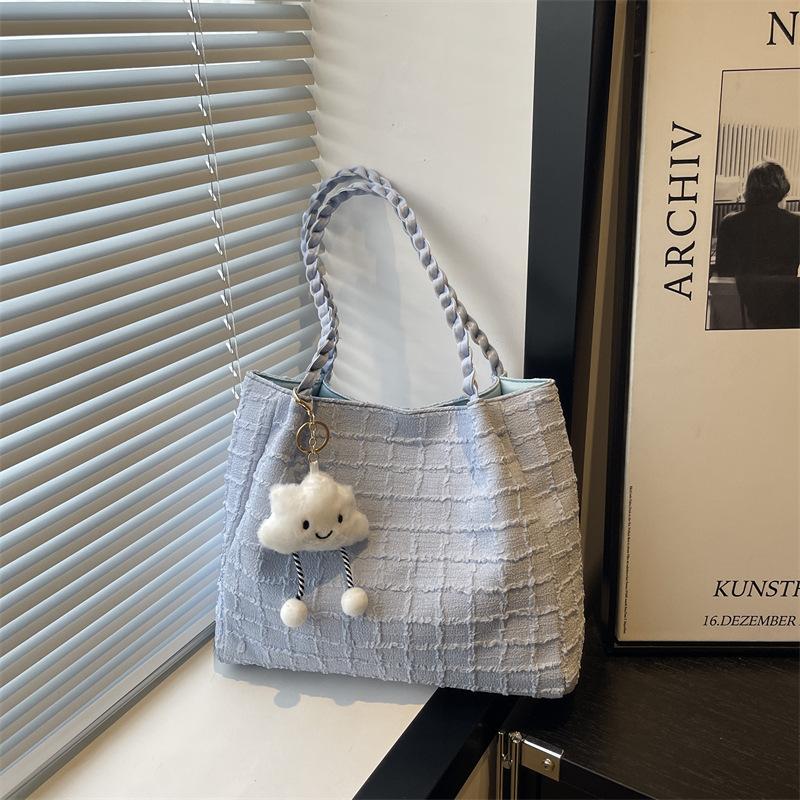 

Премиальная повседневная сумка большой вместимости, нишевая новинка, портативная универсальная сумка-тоут для通勤, на плечо, сумка-ведро большого размера Without pendant синий