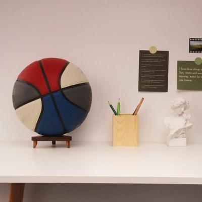 Supporto Espositivo in Legno per Palloni da Basket Calcio Soccer Triangolare Porta Palloni Sportivi Scaffale per Cimeli Palloni Autografati