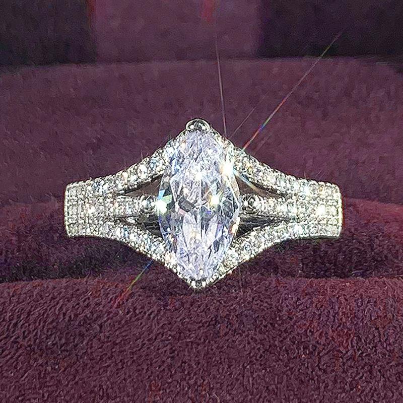 Huitan Trendy Luxury Marquise Cut Ring Female Bright Zirconia Finger Accessories for Engagement Bridal Wedding Band