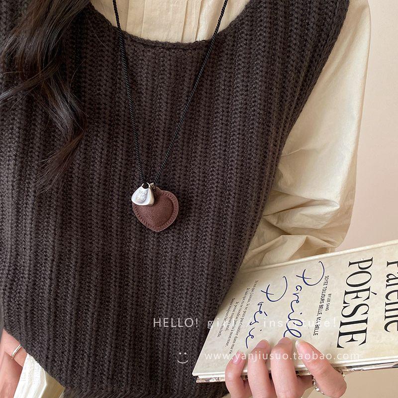 

Тканевое сердце Серебряное ожерелье с подвеской Женская длинная цепочка-халтер для свитера Доступная роскошь Необычные минималистичные универсальные аксессуары Brown Heart braided rope necklace