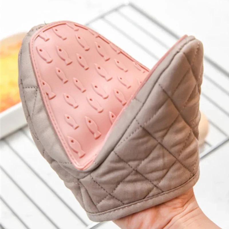 1PC Silicone Insulation Gloves Clip High Temperature Resistant Oven Mitts Kitchen Anti-scalding Clip Oven Microwave Hand Clip