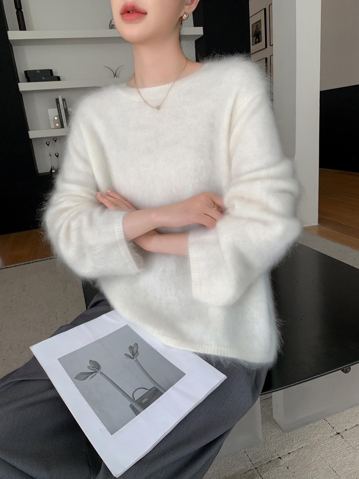 Women`s Plush Cashmere Sweater: Slimming, Fluffy