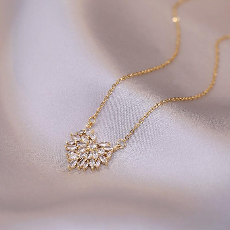 Women's Fashion Heart Pendant Necklace - Elegant, Simple Design, Versatile Clavicle Chain Jewelry