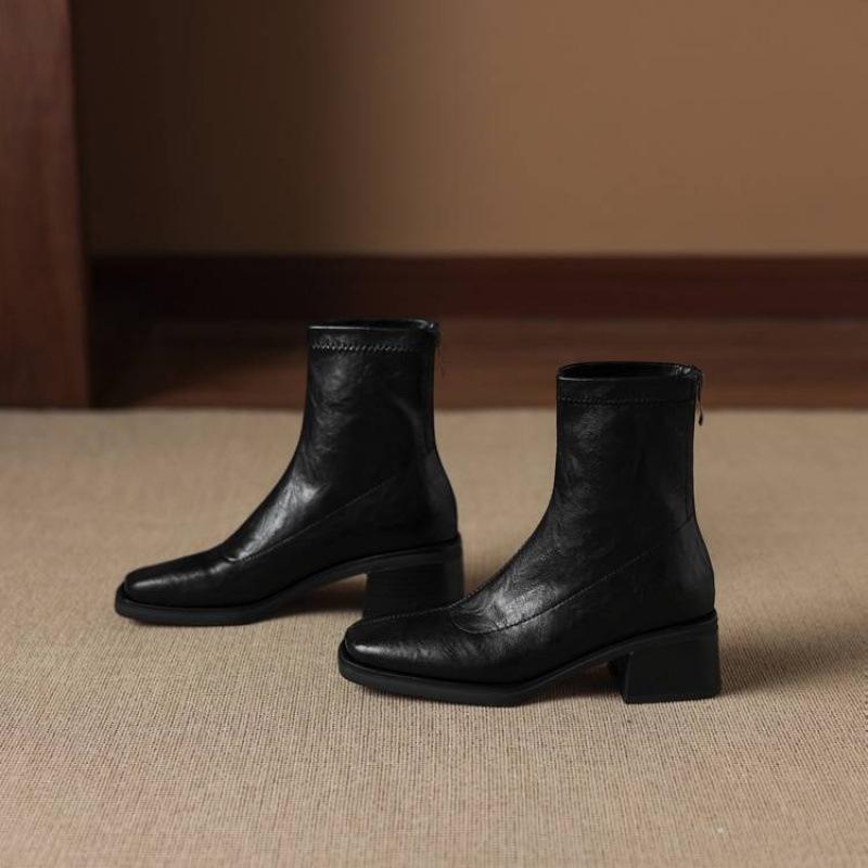 

Новая корейская версия кожаные женские полусапоги задняя молния большой размер женские сапоги круглый носок квадратный каблук удобная резиновая подошва ботинки Мартин 39