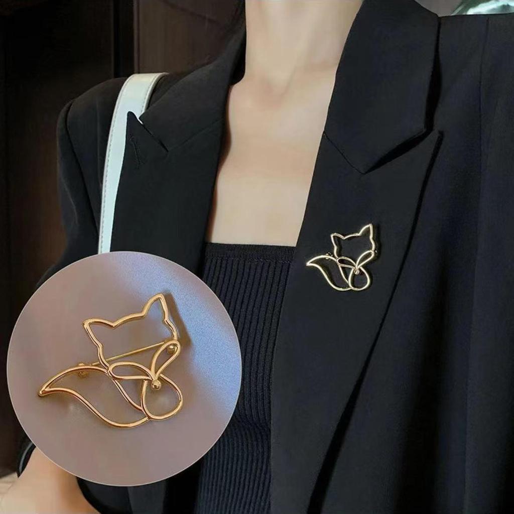 Gold Fox Brooch: Elegant Women's Suit Pin, Stylish Korean Fashion Accessory