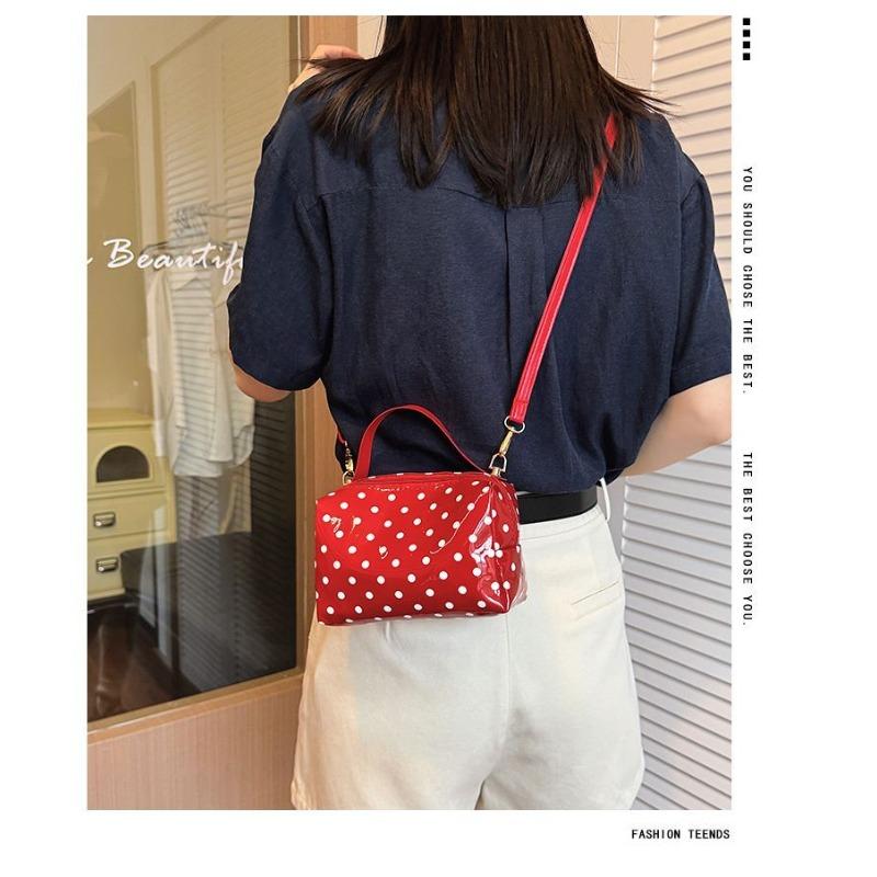 Polka dot portable small square bag women's high-value versatile casual shoulder bag fashionable going out commuter messenger bag
