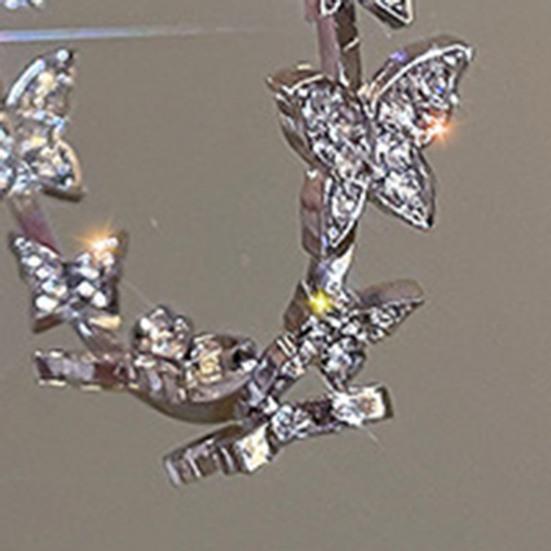 1 Paar Ohrringe mit Anhänger, rund, Kreis, geometrisch, Schmetterlingsdekor, glänzender Strassstein, Huggie-Creolen