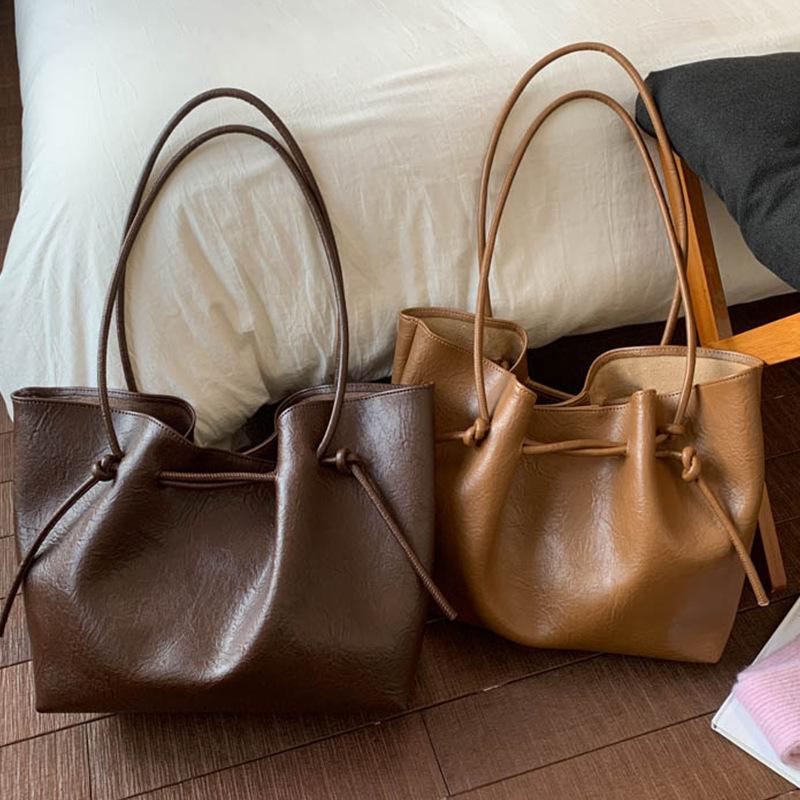 Large Capacity Tote Bag for Commuting, Women's New Style Simple and Fashionable Shoulder Bag, Retro Commuting Armpit Bag, Trendy