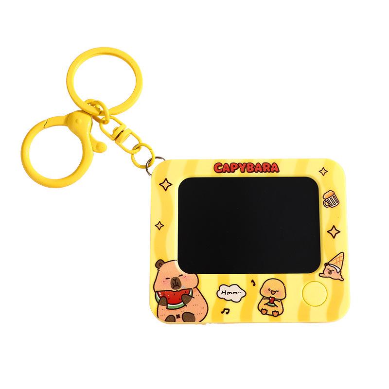 Chaveiro Boneca Capivara Pintado à Mão: Pingente de Mochila Fofo para Casais