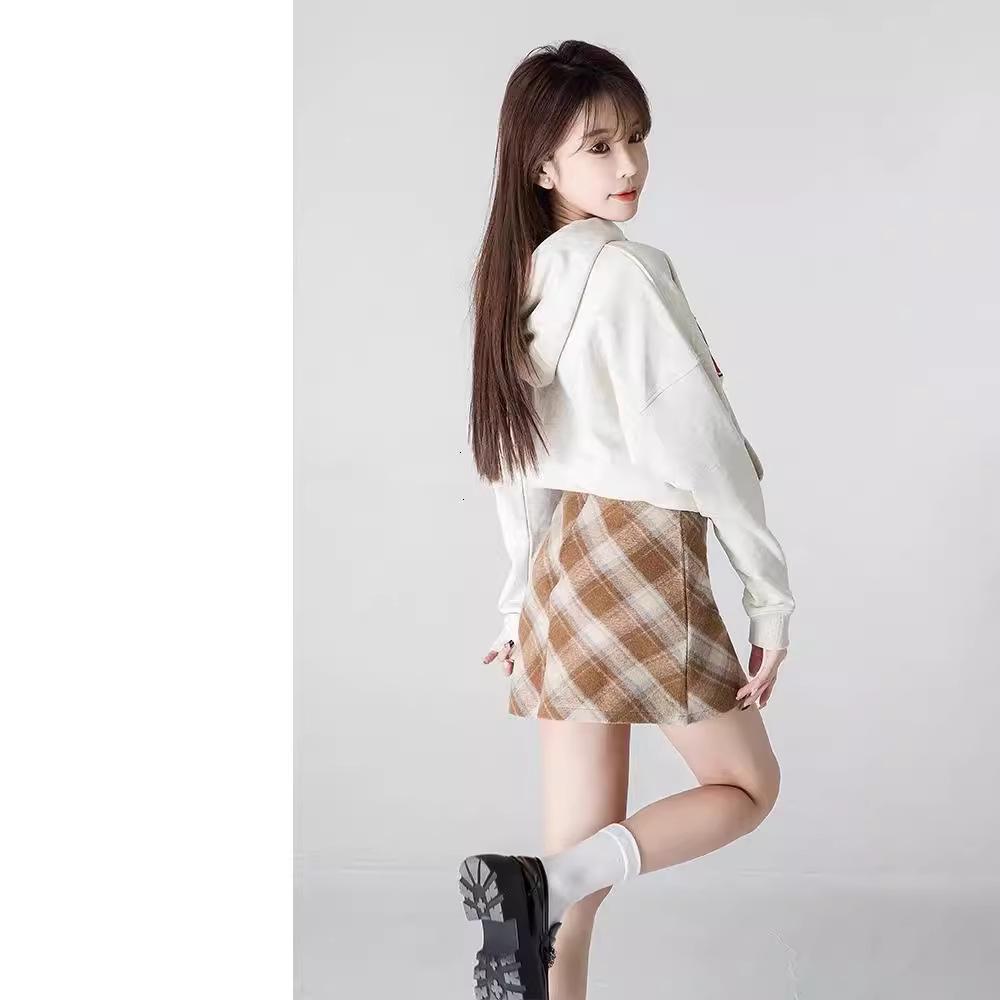 

Red Plaid High-Waist Wool Midi Skirt - Women s A-Line Hip-Wrap, Autumn/Winter/Spring 2024 S (81-90 jin)