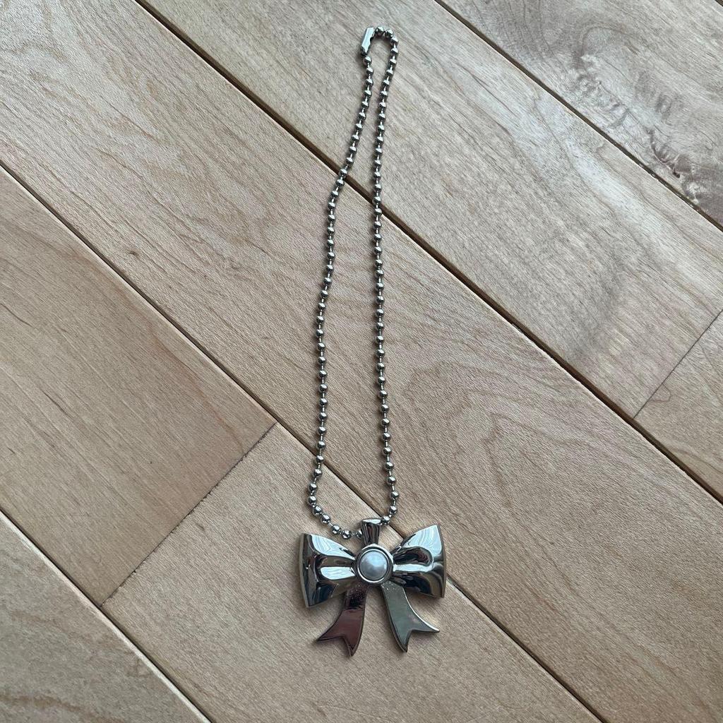Used carmelo BIG BOW NECKLACE ribbon necklace